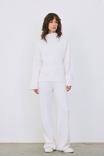 Трикотажный костюм из шерсти, молочный
