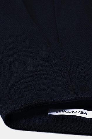 Черная юбка со складками