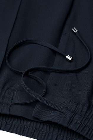 Зауженные брюки на кулиске, цвет черный