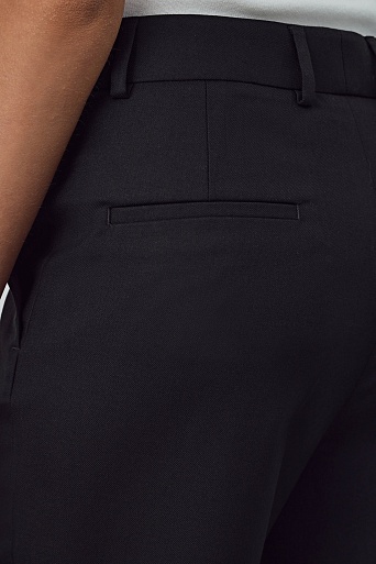 Прямые брюки со стрелками, черные MARIA