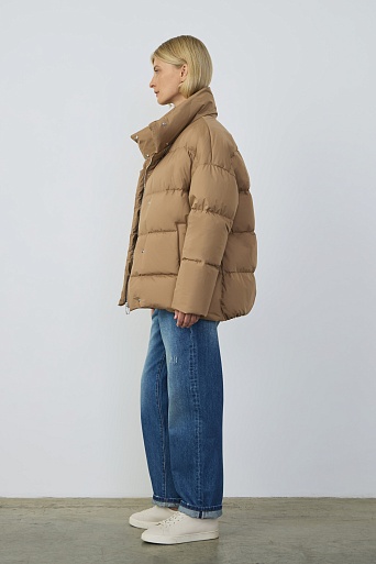 Пуховик с воротником-стойкой, карамельный