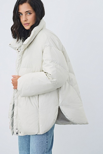 Пуховик с воротником-стойкой, белый