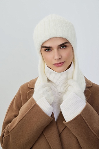 Шапка-ушанка в рубчик с ангорой, молочная