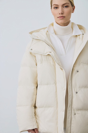 Пуховик-оверсайз с капюшоном, молочный