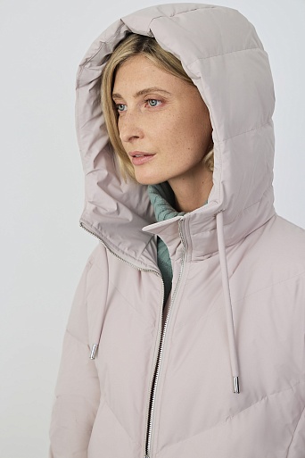 Удлиненный пуховик с капюшоном, пудровый
