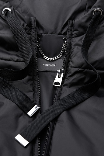 Куртка на молнии, черная