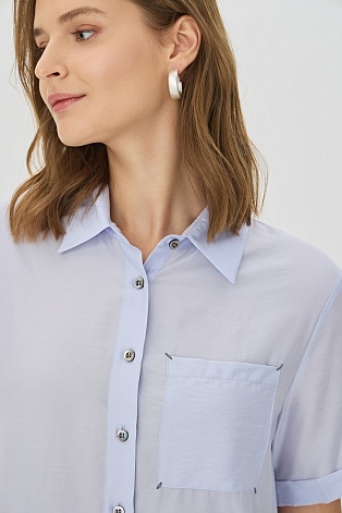 Блузка с коротким рукавом нежно-голубого цвета