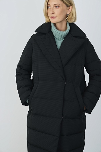 Пуховое пальто-кокон в рубчик, черное