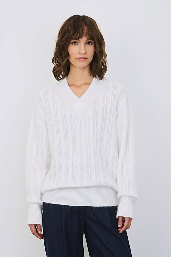 Джемпер с V-образным вырезом с косами, белый