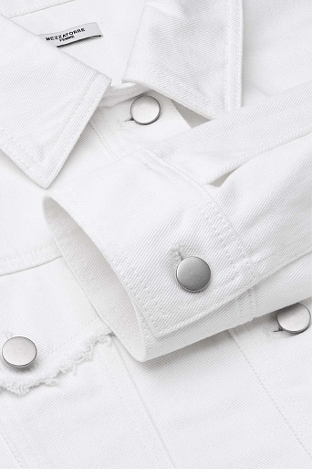 Укороченная джинсовая куртка, белая