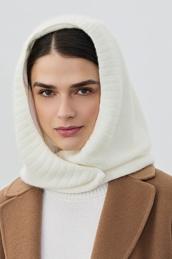 Капор с ангорой, молочный