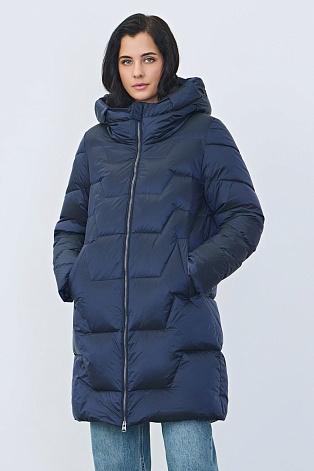 Синий пуховик с фигурной стежкой