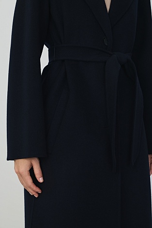 Пальто на пуговицах с поясом, темно-синее