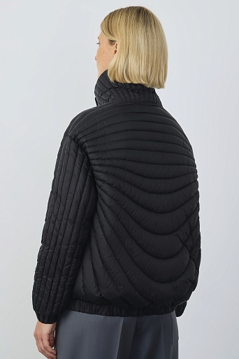 Пуховик с фигурной стежкой, черный