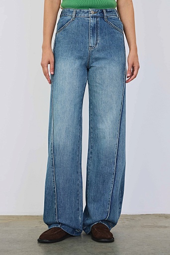 Джинсы с диагональными швами, голубые с потертостями