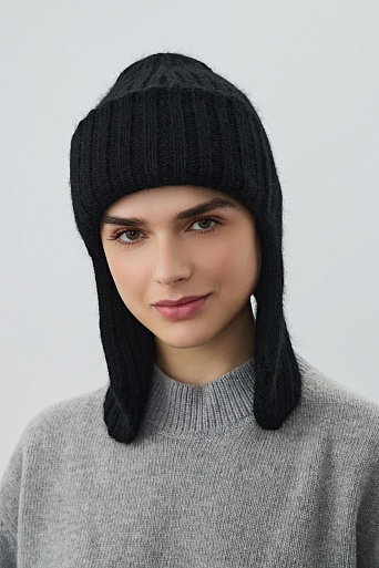 Шапка-ушанка в рубчик с ангорой, черная