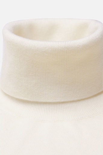 Водолазка молочного цвета