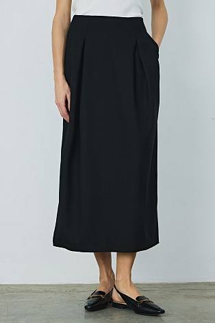 Юбка в складку с разрезом сбоку, черная