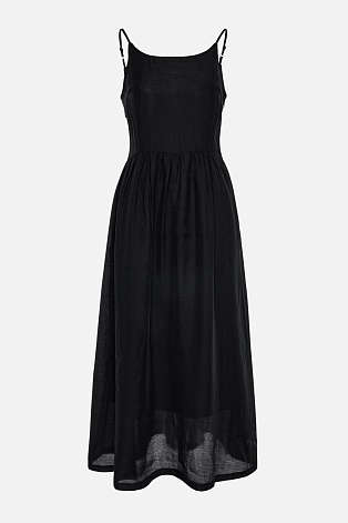 Черное платье на тонких бретелях