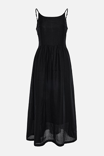 Черное платье на тонких бретелях