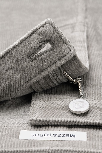 Зауженные вельветовые брюки, серые