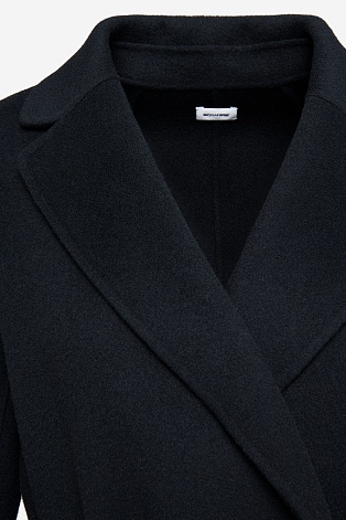 Пальто на поясе, черное