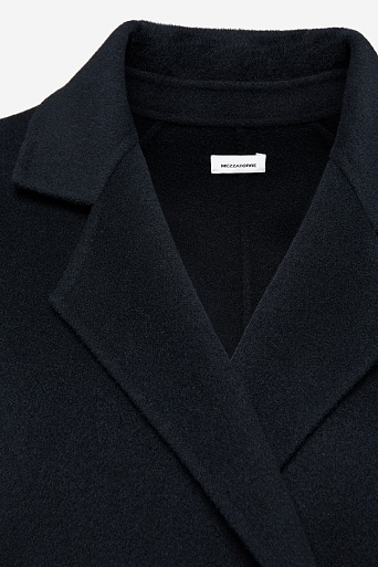 Пальто на поясе, черное