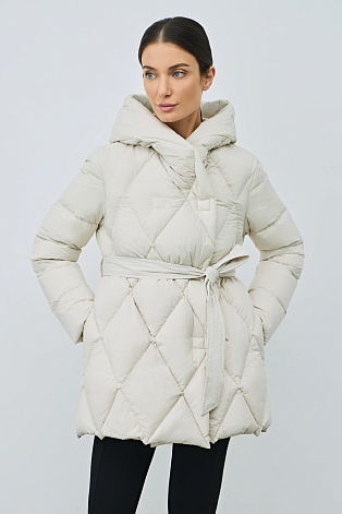 Удлиненный пуховик с ромбовидной стежкой, молочный