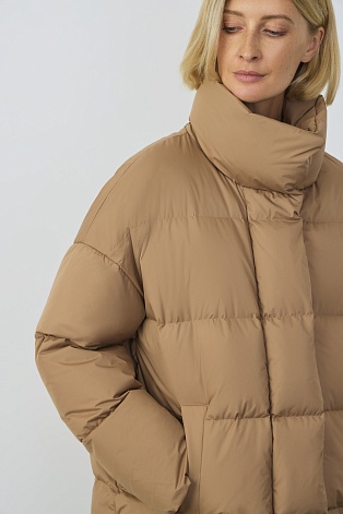 Пуховик с воротником-стойкой, карамельный