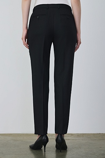 Костюмные брюки в тонкую полоску, черные EMMY