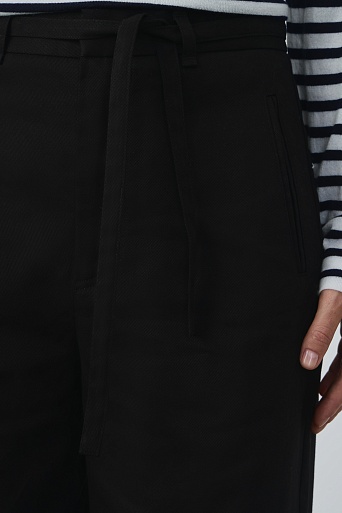 Широкие брюки с пояском, черные