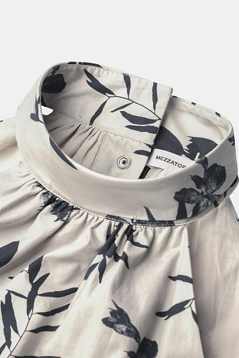 Молочное платье свободного кроя с рисунком