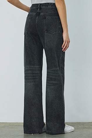 Джинсы bootcut с необработанным краем, темно-серые