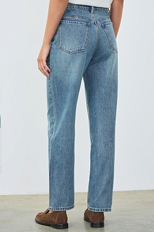 Зауженные джинсы с потертостями, голубые