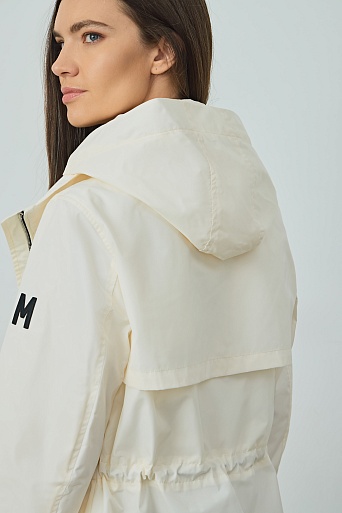 Удлиненная ветровка с капюшоном, молочная
