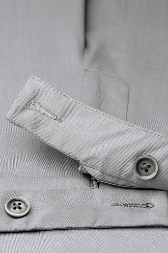 Зауженные брюки светло-серые EMMY