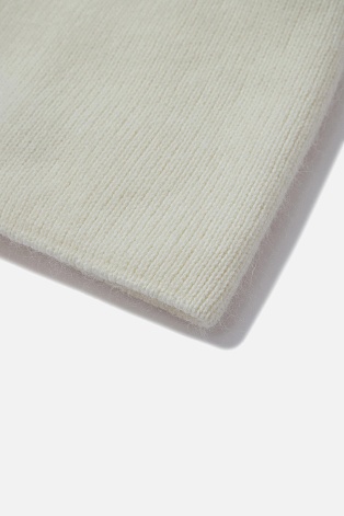 Шапка бини с ангорой, молочная