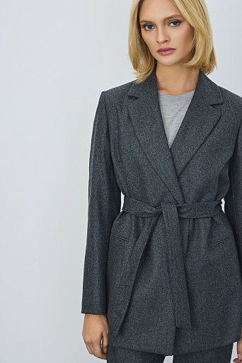 Удлиненный жакет в полоску на поясе, темно-серый