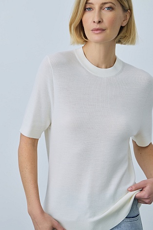 Тонкий джемпер из шерсти с коротким рукавом, молочный