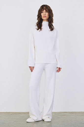 Трикотажный костюм из шерсти, молочный