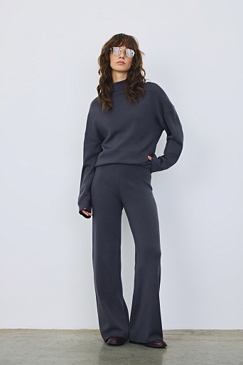 Трикотажный костюм из шерсти, темно-серый