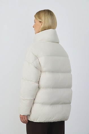 Пуховик с воротником-стойкой, молочный