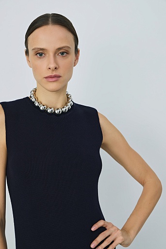 Длинное платье-лапша без рукавов